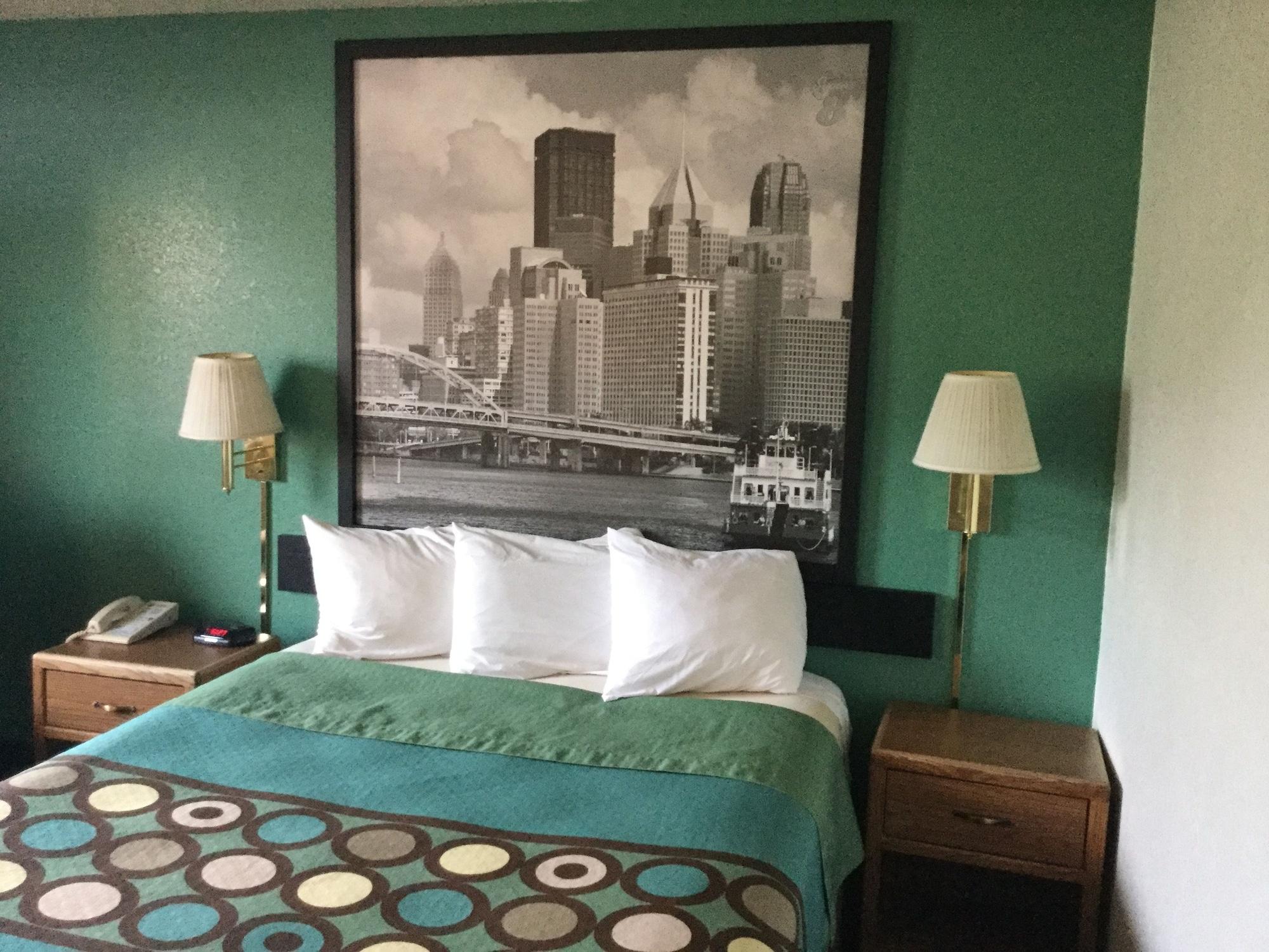Super 8 By Wyndham Hotel 3*